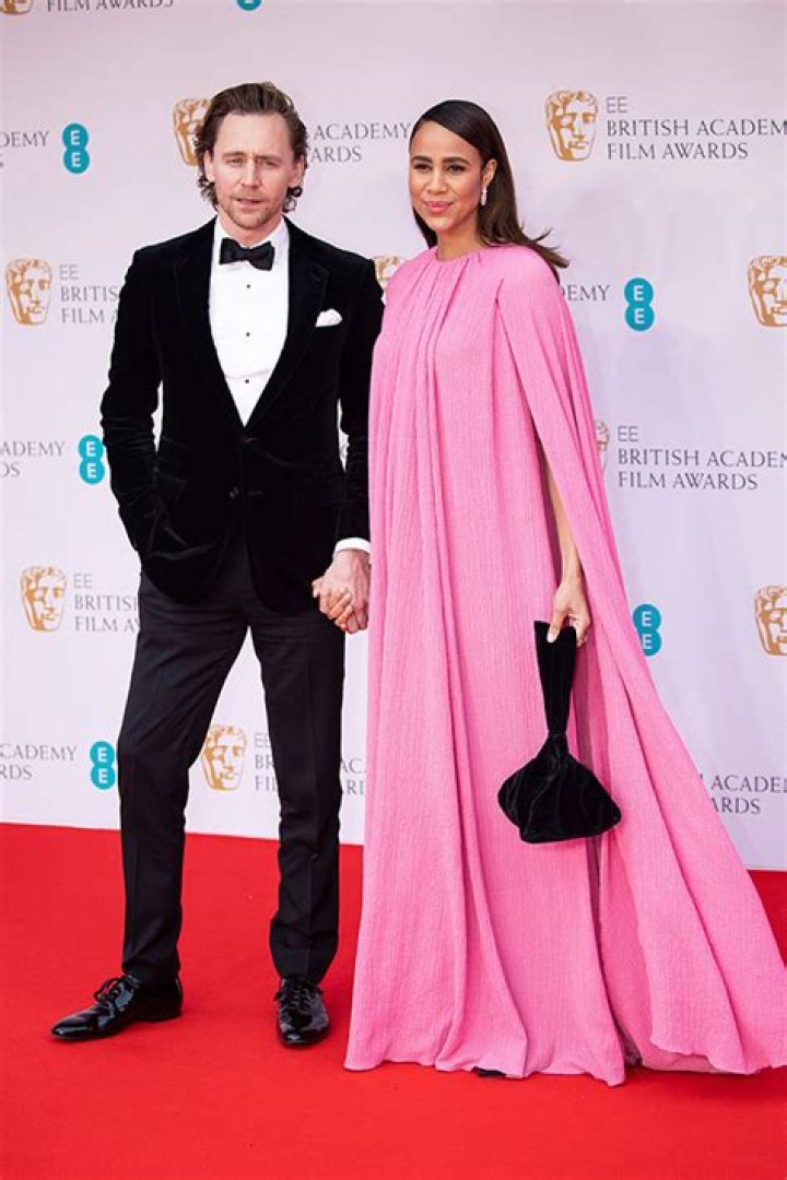 Tom Hiddleston Expecting 1st Child With Fiancee Zawe Ashton: 1st Photos Of Her Baby Bump
