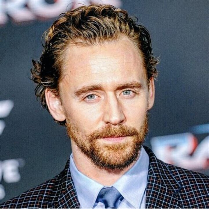 Tom Hiddleston’s New Hair & Beard — See Pics With Mystery Woman – Hollywood Life