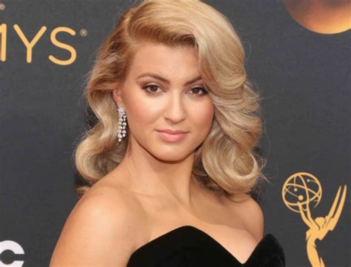 Tori Kelly Height, Weight, Net Worth, Age, Birthday, Wikipedia, Who, Nationality, Biography