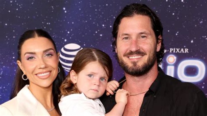 Val Chmerkovskiy Height, Weight, Age, Girlfriend, Family, Facts, Biography