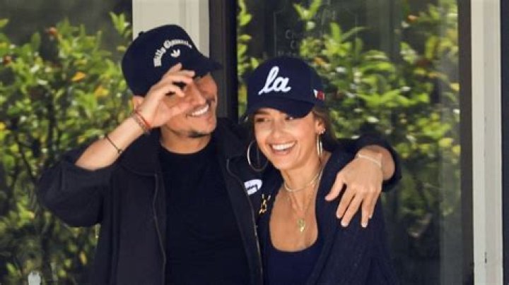 Who is Alba Mayo Dating Now?