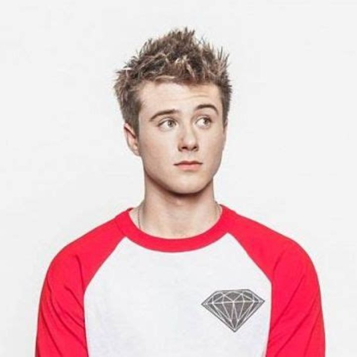 Who is Alec Benjamin Dating Now