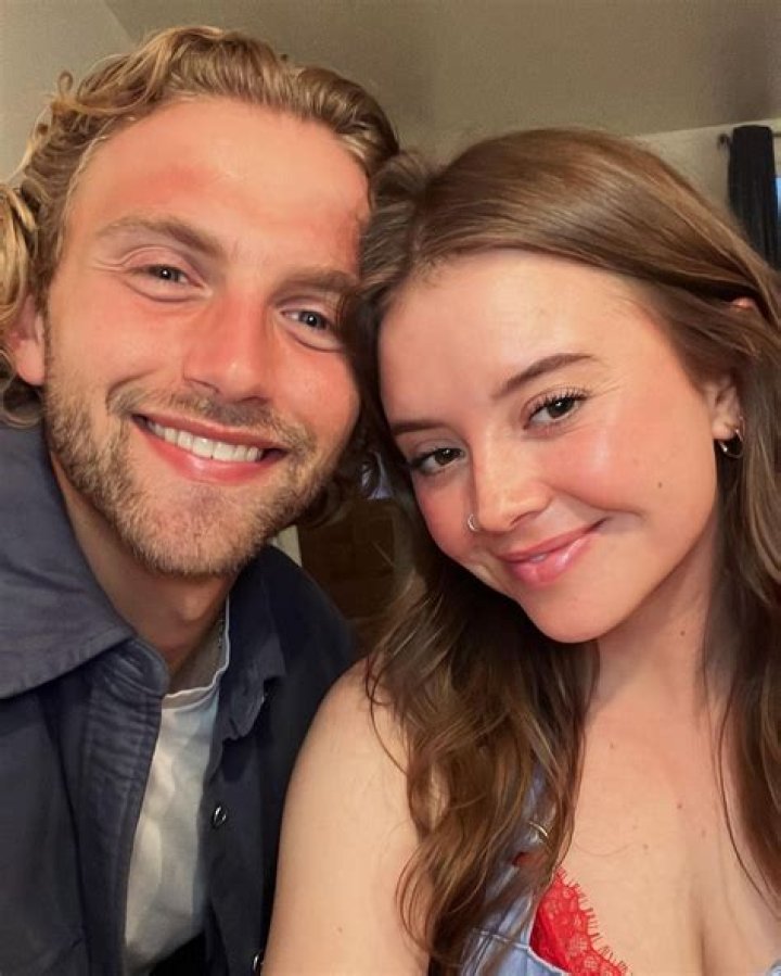 Who is Arturo Vidal Dating Now?