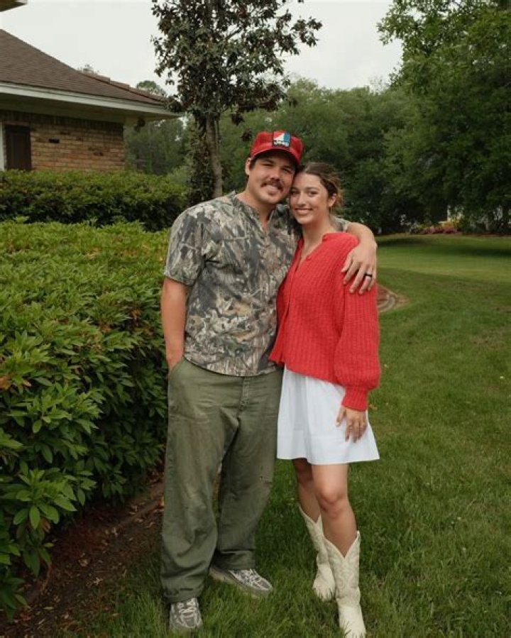 Who is Bella Robertson Dating Now