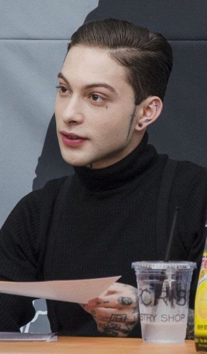 Who is Daniel Snoeks Dating Now