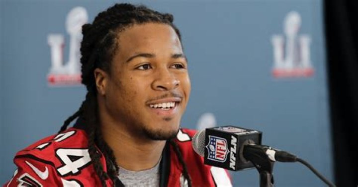 Who is Devonta Freeman Dating Now