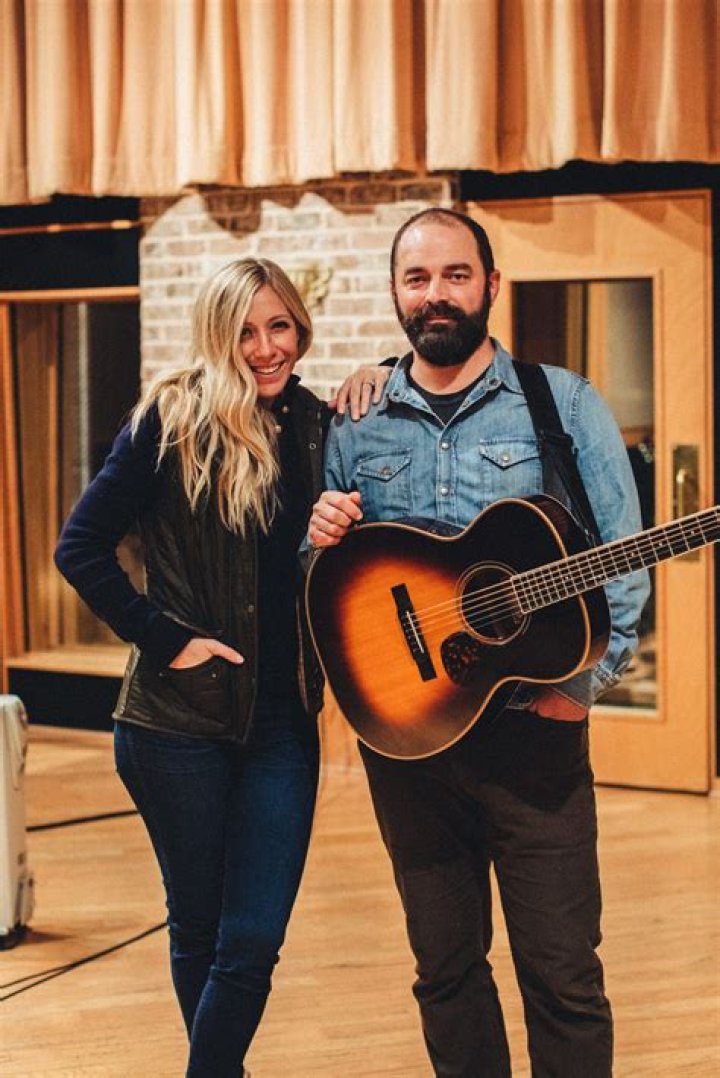 Who is Ellie Holcomb Dating Now?
