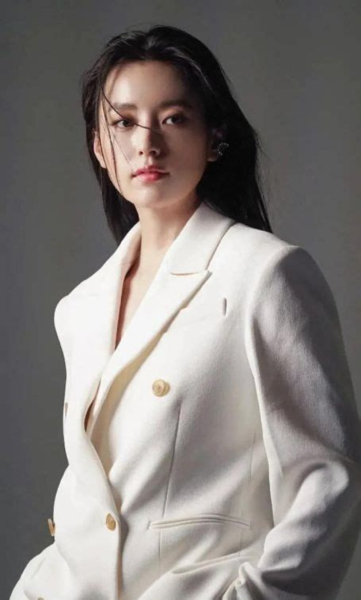 Who is Han Hyo-joo Dating Now