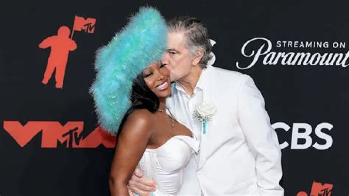 Who is Hannah Walker Dating Now?