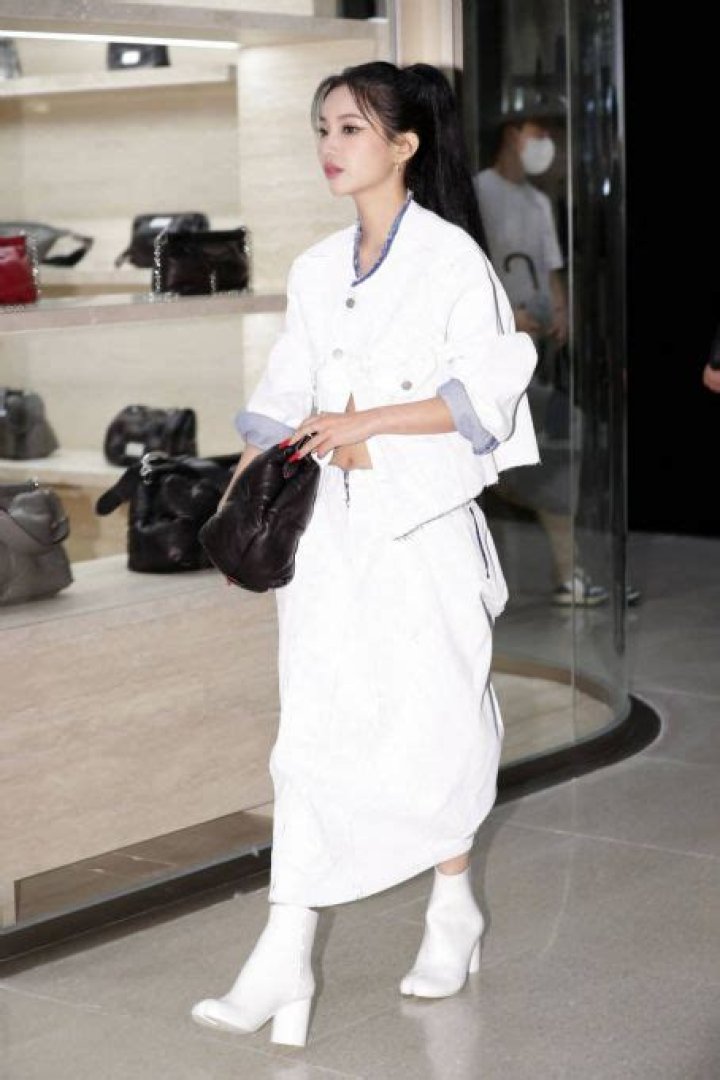 Who is Jeon So-yeon Dating Now?