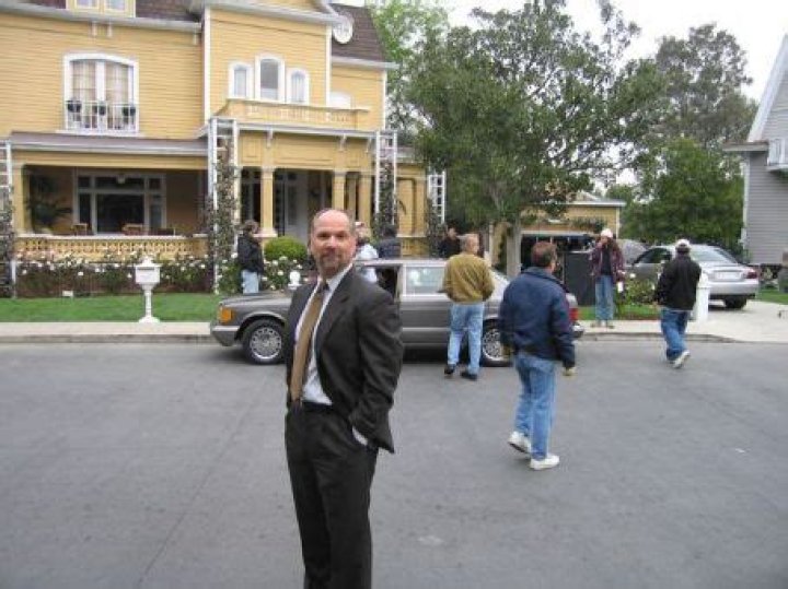 Who is John Kapelos Dating Now