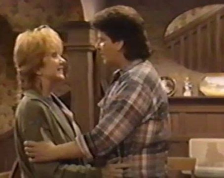 Who is Lee Garlington Dating Now?