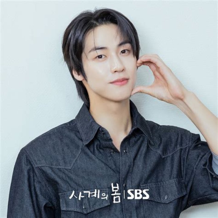 Who is Lee Seung-hyub Dating Now