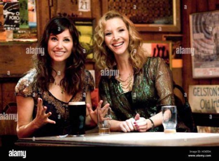 Who is Lisa Kudrow Dating Now?