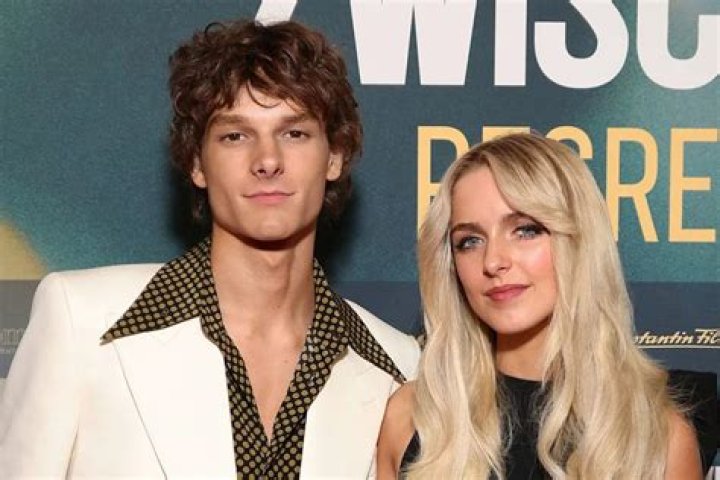 Who is Mason Gamble Dating Now?