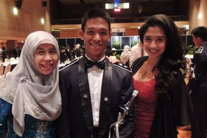 Who is Munah Baharib Dating Now?