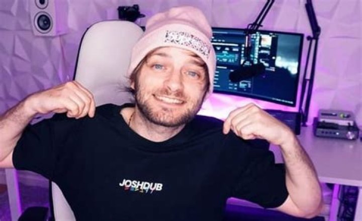 Who is Nicsterv Dating Now?