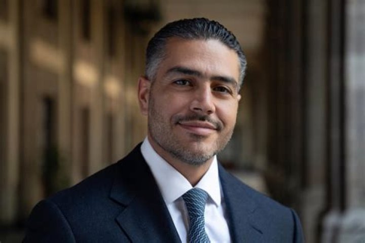 Who is Omar Yubeili Dating Now?