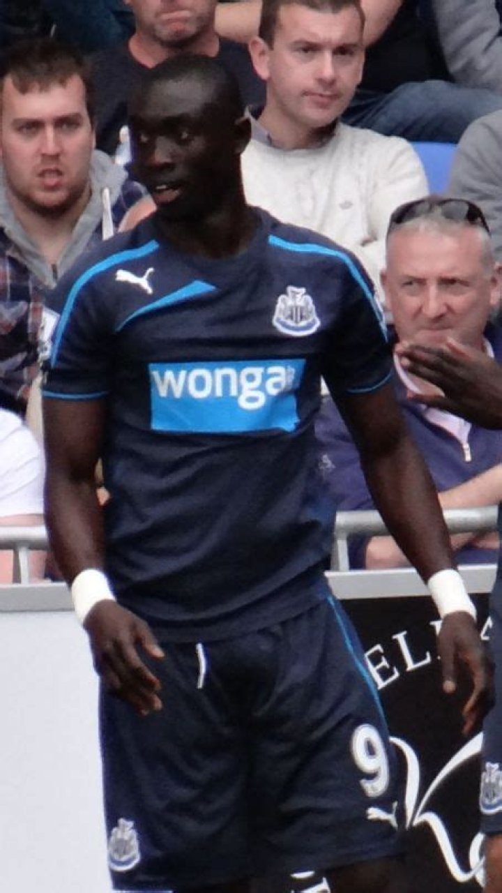 Who is Papiss Cisse Dating Now?