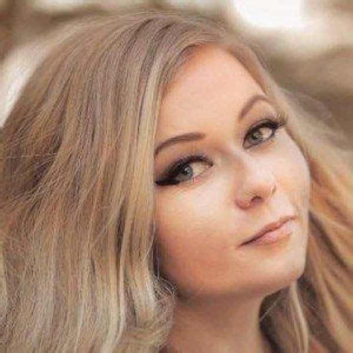 Who is Purrluna Dating Now?