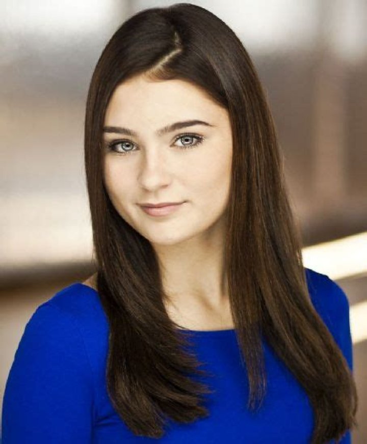 Who is Sophi Knight Dating Now?