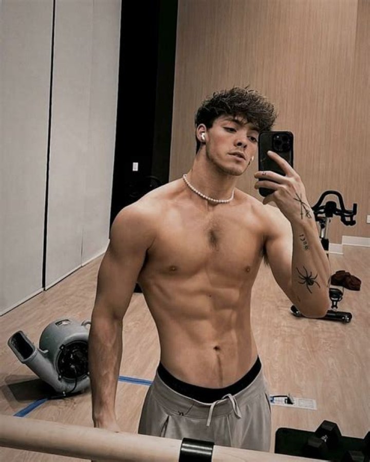 Zach Herron - Bio, Age, Wiki, Facts and Family